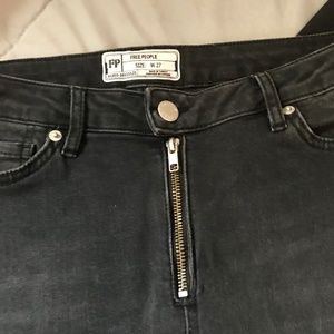 FREE PEOPLE FRONT ZIP SIZE 27 SKINNY RAW HEM JEANS